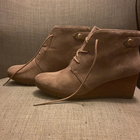 Dr. Sholl’s Shoes Women’s Conquer Ankle Boot - Picture 2 of 3